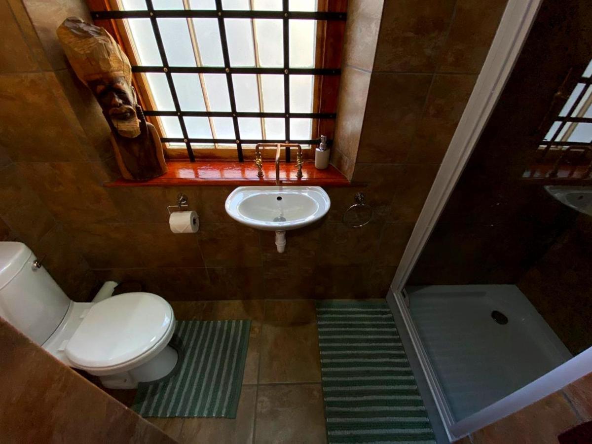 Uthando Backpackers Lodge Oudtshoorn Exterior photo