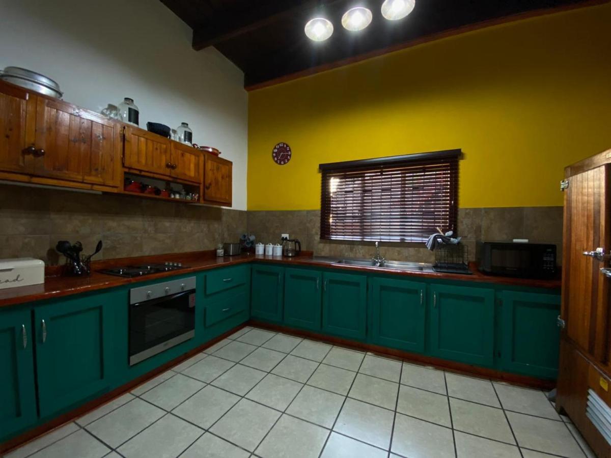 Uthando Backpackers Lodge Oudtshoorn Exterior photo